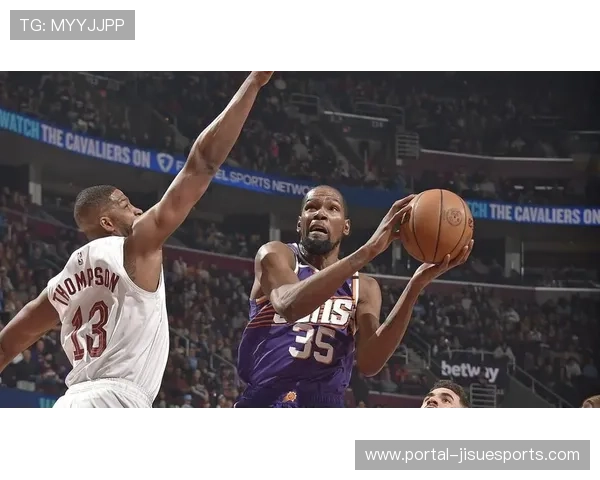 太阳客场挑战骑士，布克与米切尔对飙得分值得期待