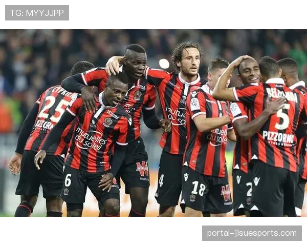 里昂3-2圣埃蒂安，火爆德比中双方防守动作过大，合计产生8张黄牌